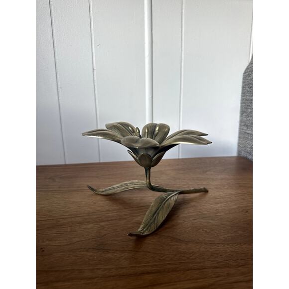 Vintage Mid-Century Solid Brass Flower Ashtray - Picture 4 of 5